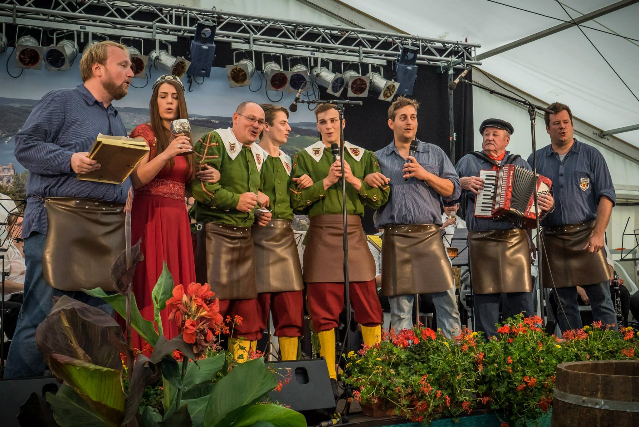 Aufnahemzeremonie: Singen des Mosellieds