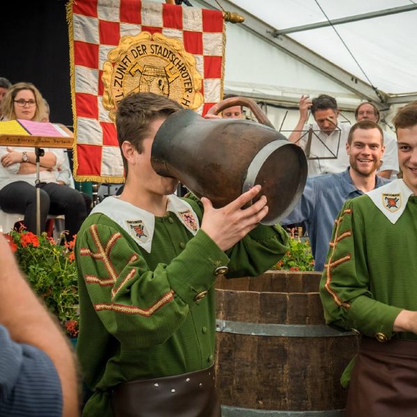 Aufnahmezeremonie: Trinken aus der Stütz