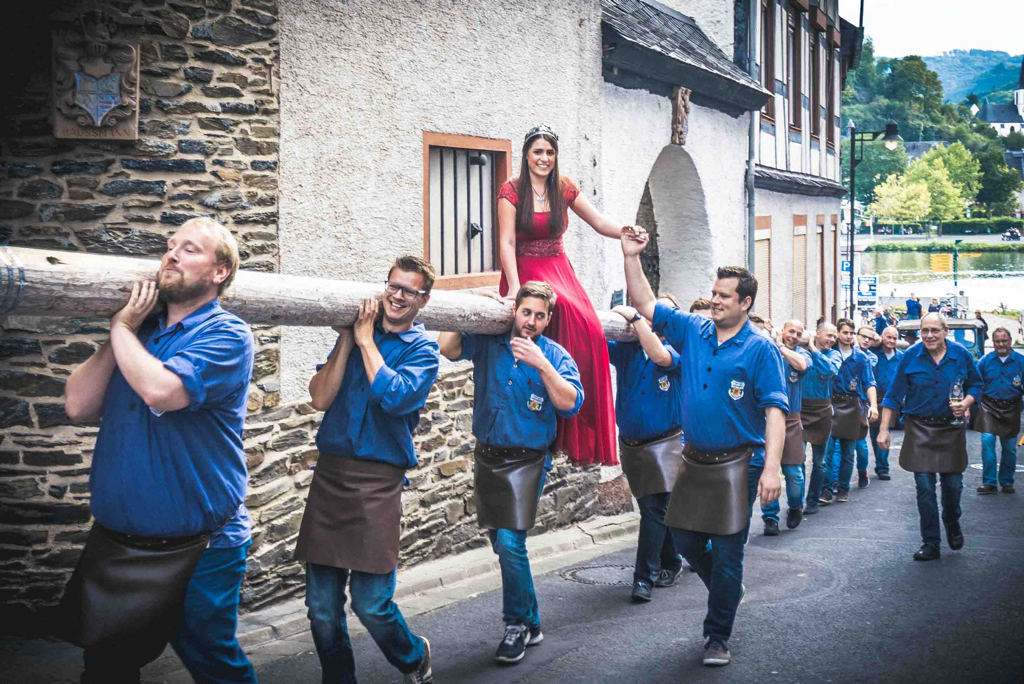 Baumabschroten und Marktplatzfest mit Lea I.