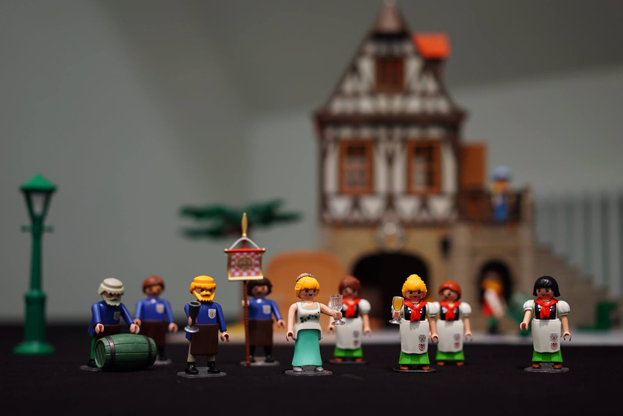 Stadtweinkönigin Virginia I. und die Zunft der Stadtschröter als Playmobil Diorama.