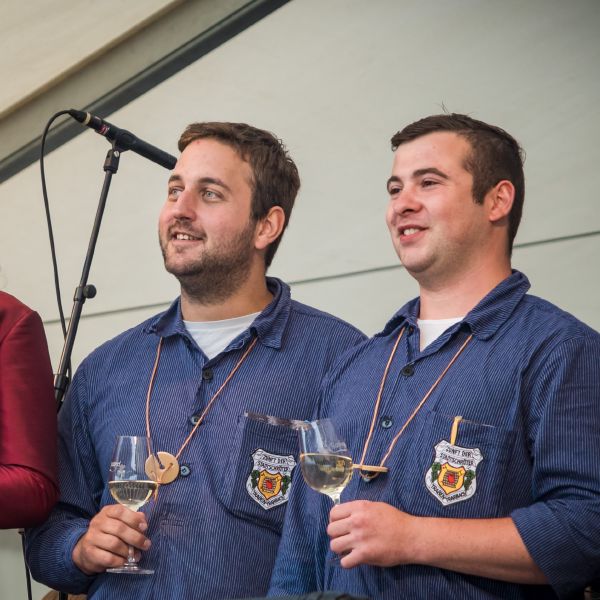 Stadtweinkönigin Laura I. bei der Krönung der Weinkönigin in Reil.